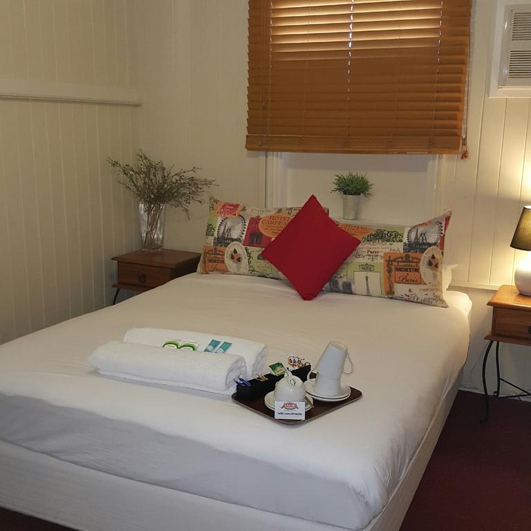 Joes Waterhole Hotel Eumundi Exterior photo