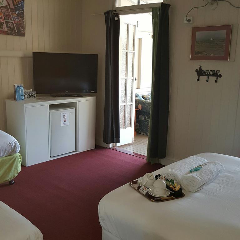 Joes Waterhole Hotel Eumundi Exterior photo